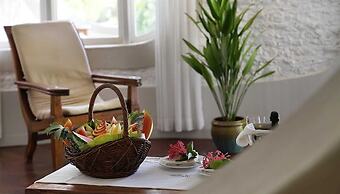 Nika Island Resort & Spa