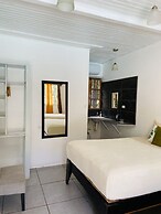 Lizard King Hotel & Suites