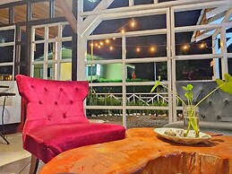 Lizard King Hotel & Suites