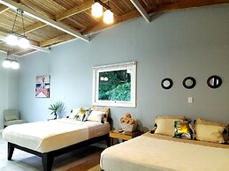 Lizard King Hotel & Suites