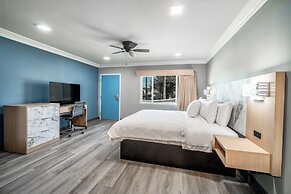 Pacific Inn & Suites