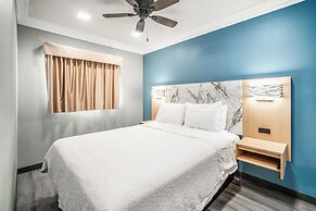 Pacific Inn & Suites