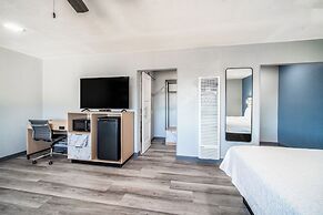 Pacific Inn & Suites