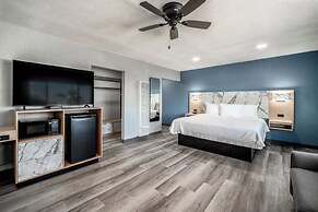 Pacific Inn & Suites