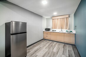 Pacific Inn & Suites