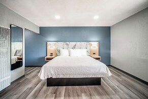 Pacific Inn & Suites