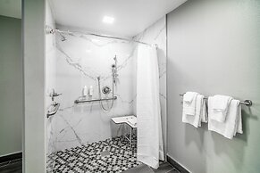 Pacific Inn & Suites