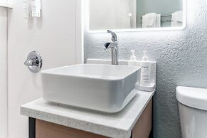 Pacific Inn & Suites
