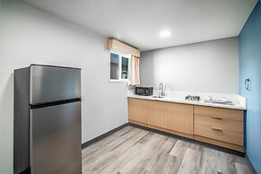 Pacific Inn & Suites