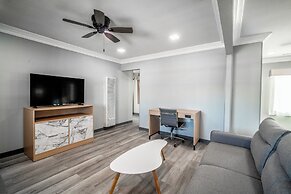 Pacific Inn & Suites