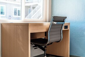 Pacific Inn & Suites