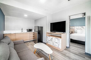 Pacific Inn & Suites