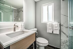 Pacific Inn & Suites