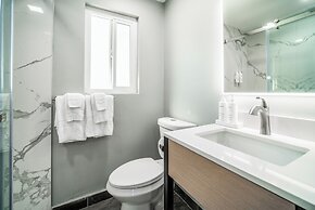 Pacific Inn & Suites