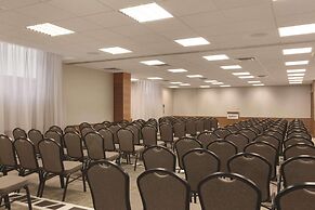 Radisson Hotel & Conference Centre Calgary Airport