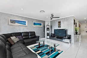 White Crest Apartments