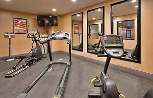 Holiday Inn Express & Suites St Louis Airport by IHG