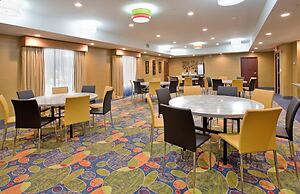 Holiday Inn Express & Suites St Louis Airport by IHG