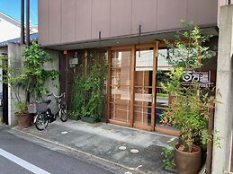 Guesthouse Hyakumanben Cross