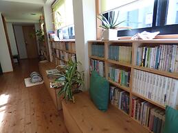 Guesthouse Hyakumanben Cross