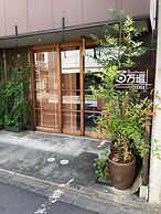 Guesthouse Hyakumanben Cross