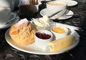 Eight Bells Mountain Inn