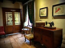 Eight Bells Mountain Inn