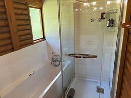 Eight Bells Mountain Inn