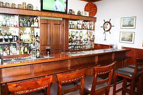 Eight Bells Mountain Inn