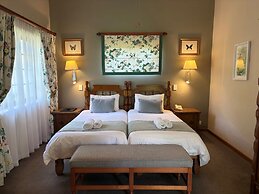 Eight Bells Mountain Inn