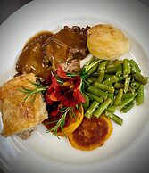 Eight Bells Mountain Inn