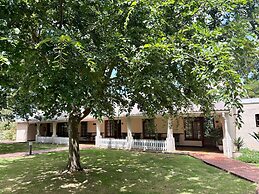 Eight Bells Mountain Inn