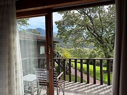 Eight Bells Mountain Inn