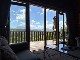 Eight Bells Mountain Inn