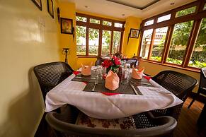 Meltonia Luxury Suites