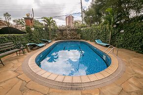 Meltonia Luxury Suites