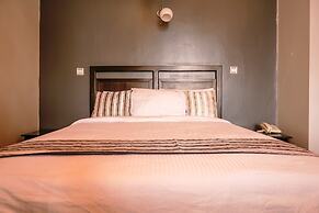 Meltonia Luxury Suites