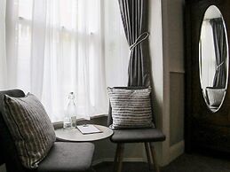 Stone's Throw Guesthouse