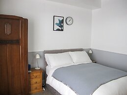 Stone's Throw Guesthouse