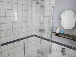 Stone's Throw Guesthouse