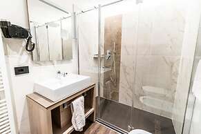 Lady Maria Hotel & Resort