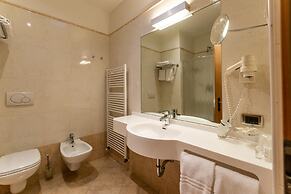 Lady Maria Hotel & Resort