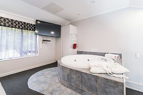 Aubyn Court Spa Motel