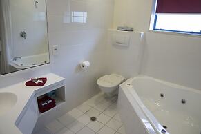 Aubyn Court Spa Motel