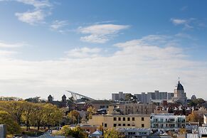 Essence Hotel Carlton