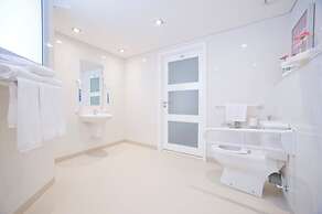 Holiday Inn Muscat Al Seeb by IHG