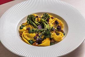 The Orchard Hotel & Restaurant