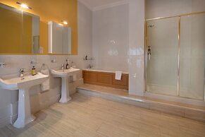 The Orchard Hotel & Restaurant