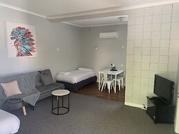 Hello Adelaide Motel and Apartments