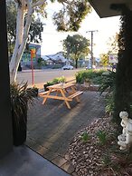 Hello Adelaide Motel and Apartments